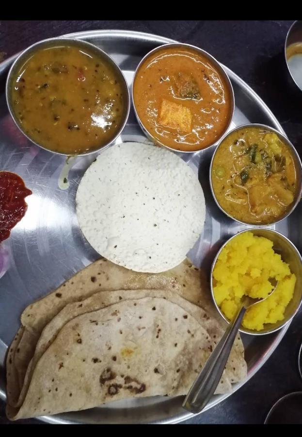 Hotel Swaraj Logde Panvel Bagian luar foto